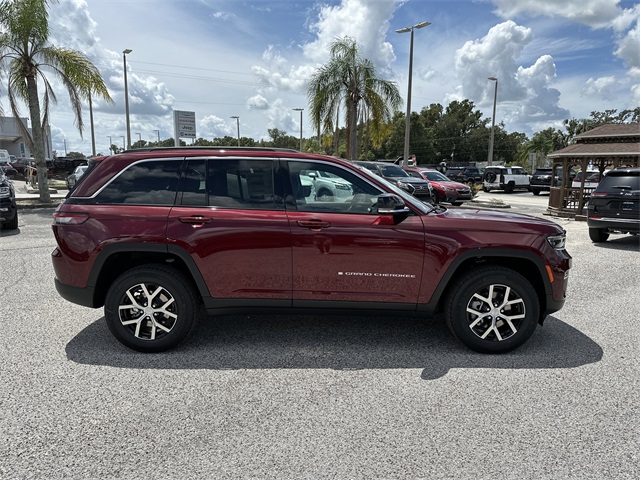2025 Jeep Grand Cherokee Limited photo 3