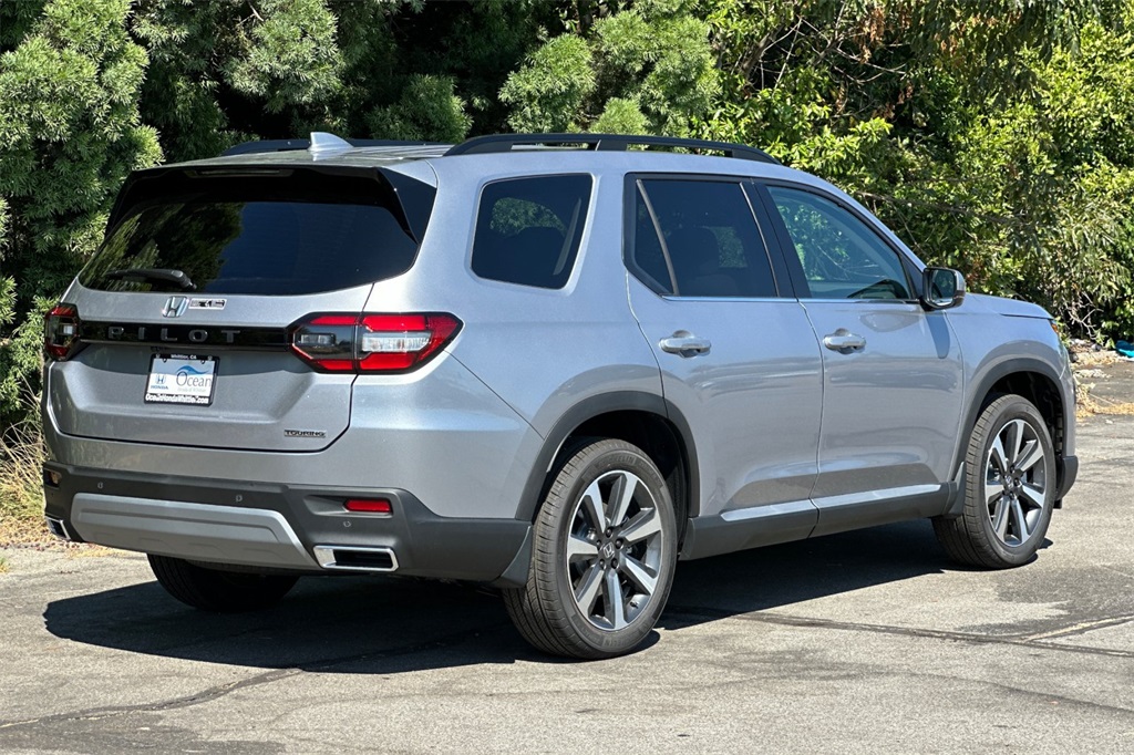 2025 Honda Pilot Touring photo 4