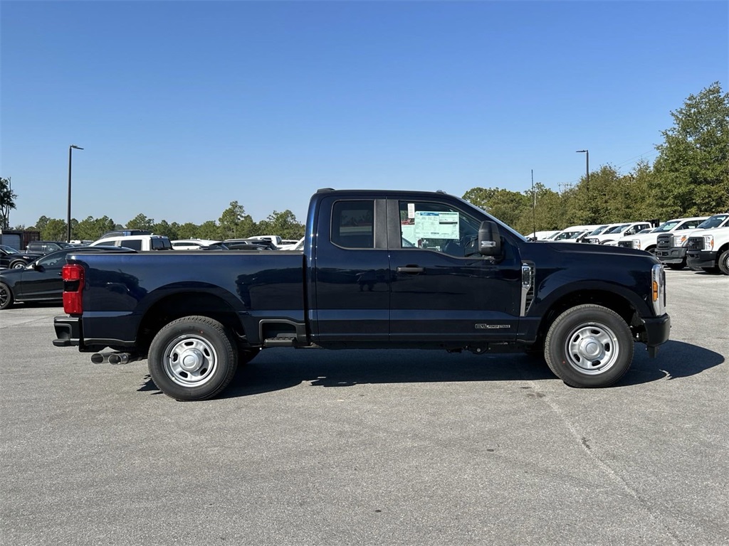 2024 Ford F-350 photo 3