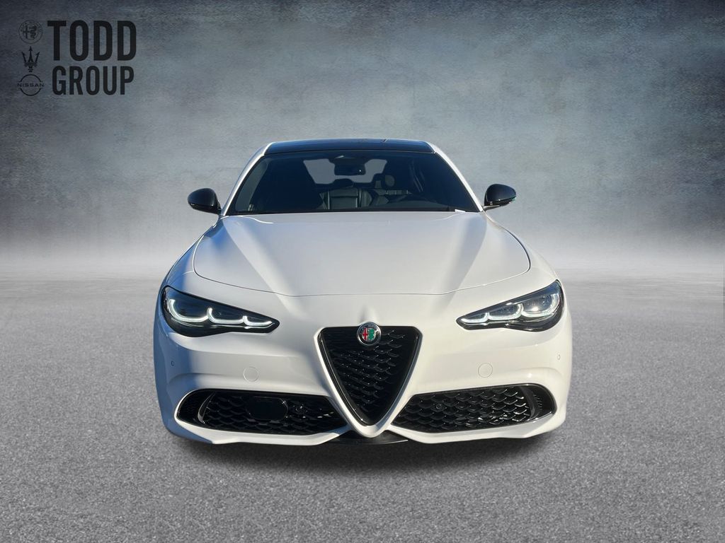 2025 Alfa Romeo Giulia photo 3