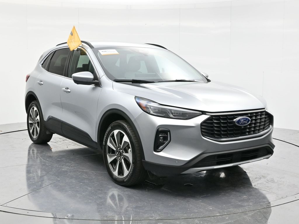 2023 Ford Escape Platinum's photo