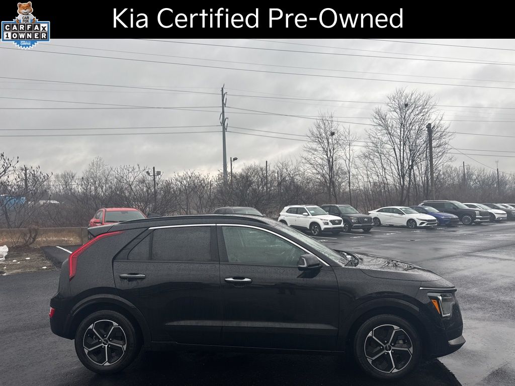 2023 Kia Niro SX's photo
