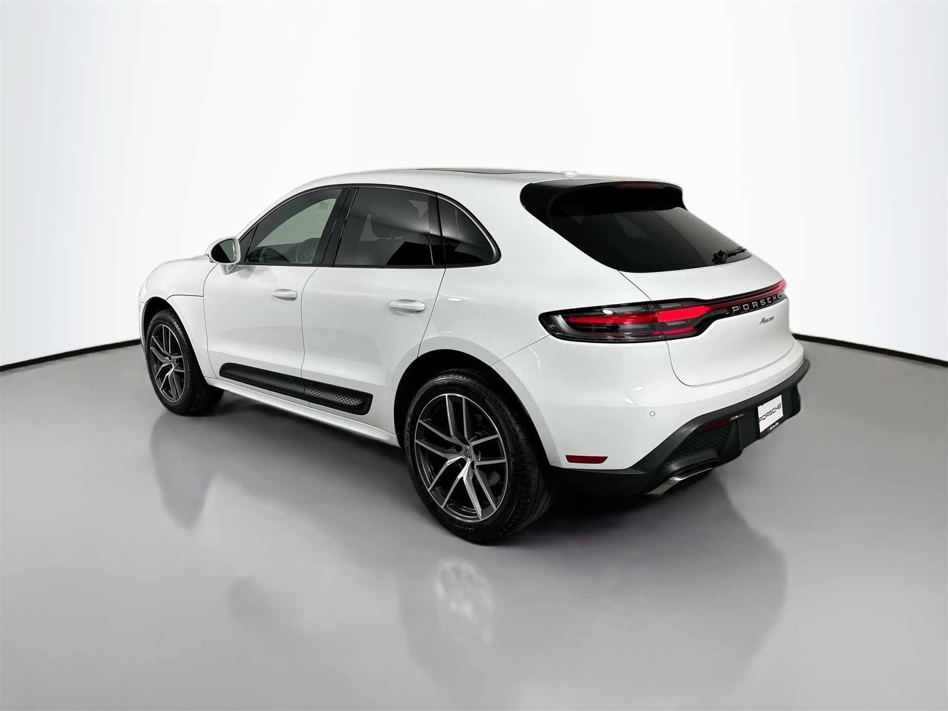 2023 Porsche Macan Base photo 3