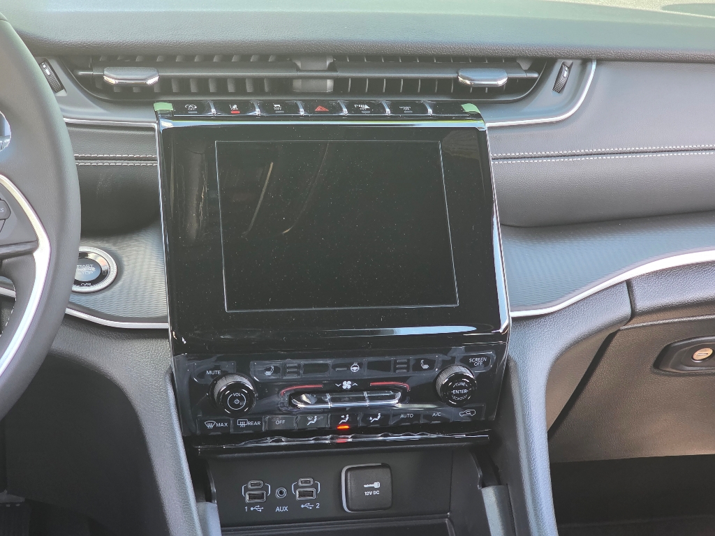 2025 Jeep Grand Cherokee Laredo Altitude photo 2