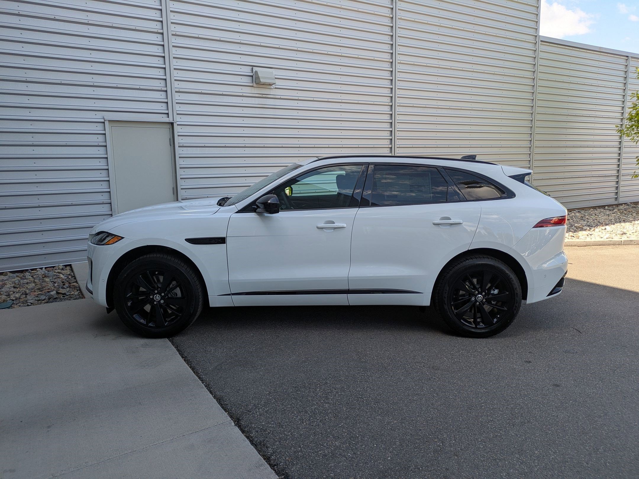2026 Jaguar F-PACE P400 R-Dynamic S photo 3