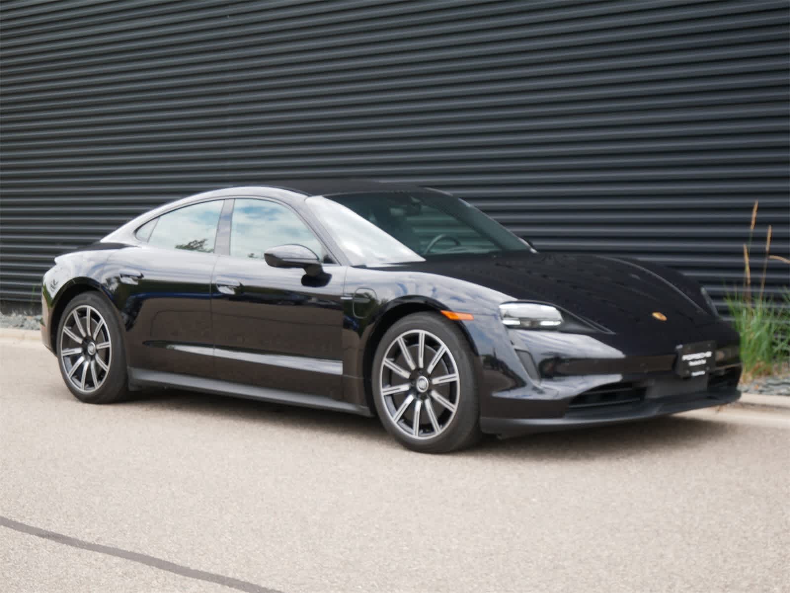 2023 Porsche Taycan photo 21