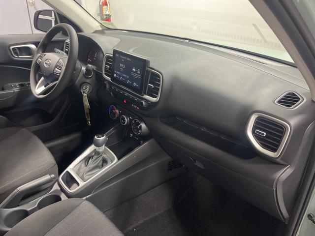 2026 Hyundai Venue SE photo 22