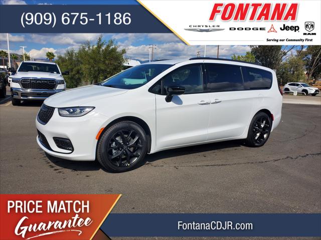 2026 Chrysler Pacifica Select's photo