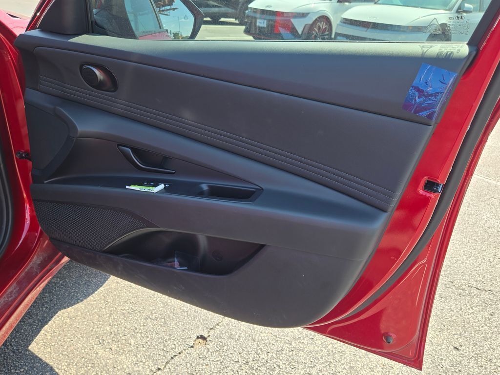 2025 Hyundai Elantra SEL Sport photo 7