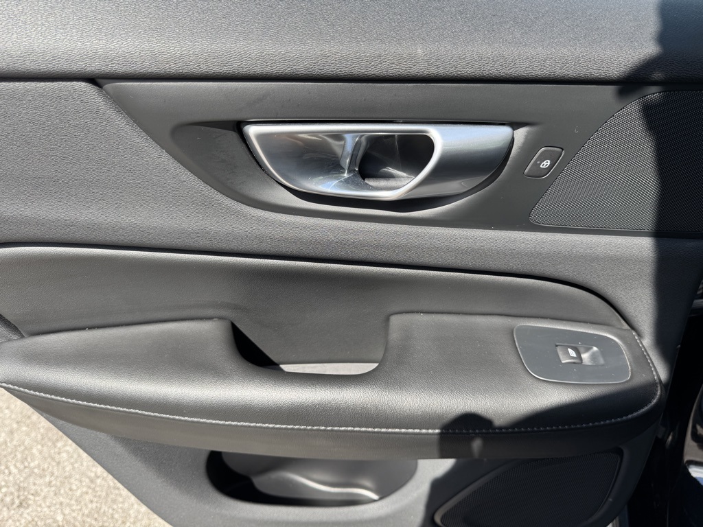 2024 Volvo S60 B5 Plus photo 15