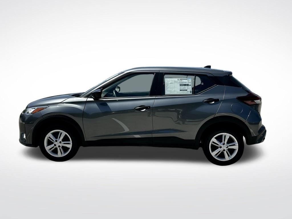 2025 Nissan Kicks Play S photo 3