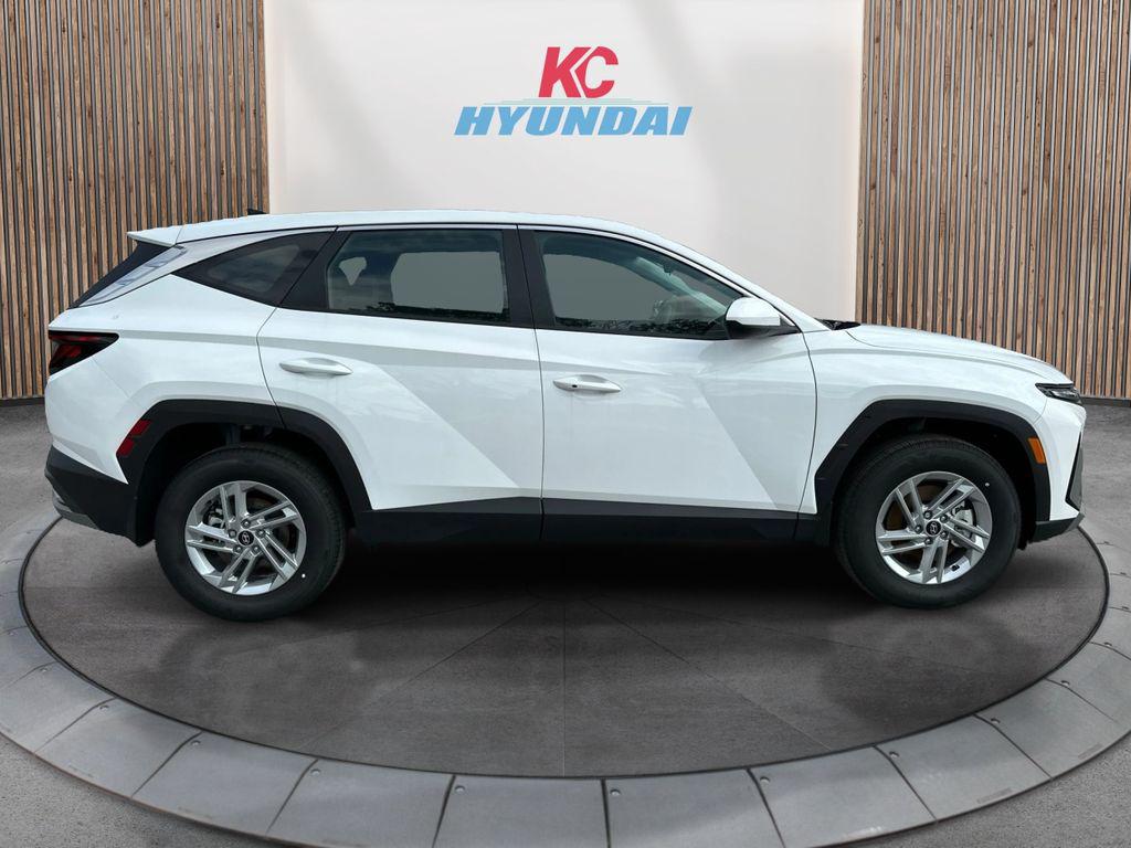 2025 Hyundai Tucson SE photo 4