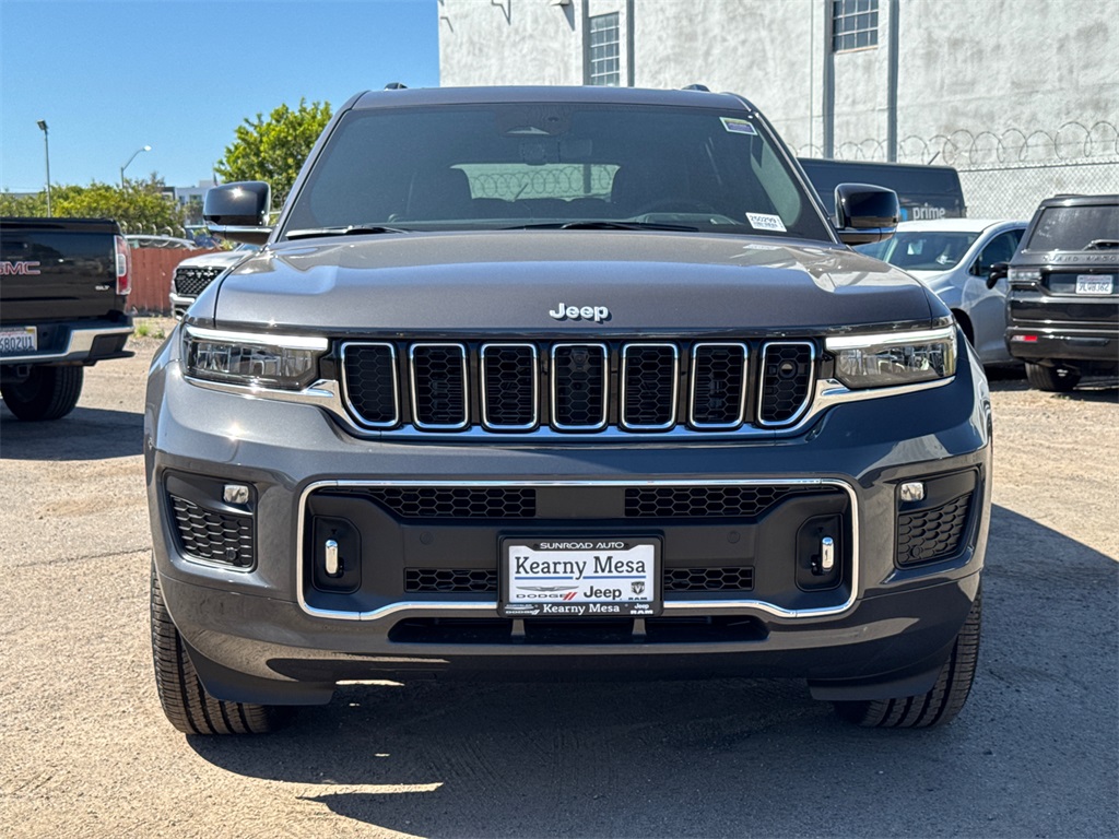 2025 Jeep Grand Cherokee Overland photo 3