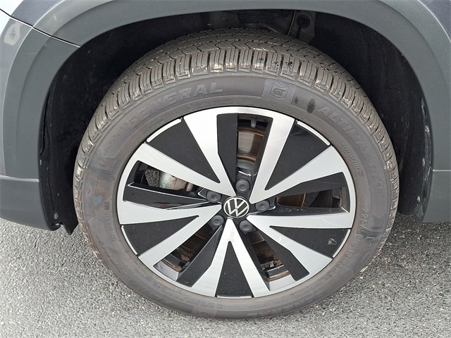 2022 Volkswagen Taos SE photo 8