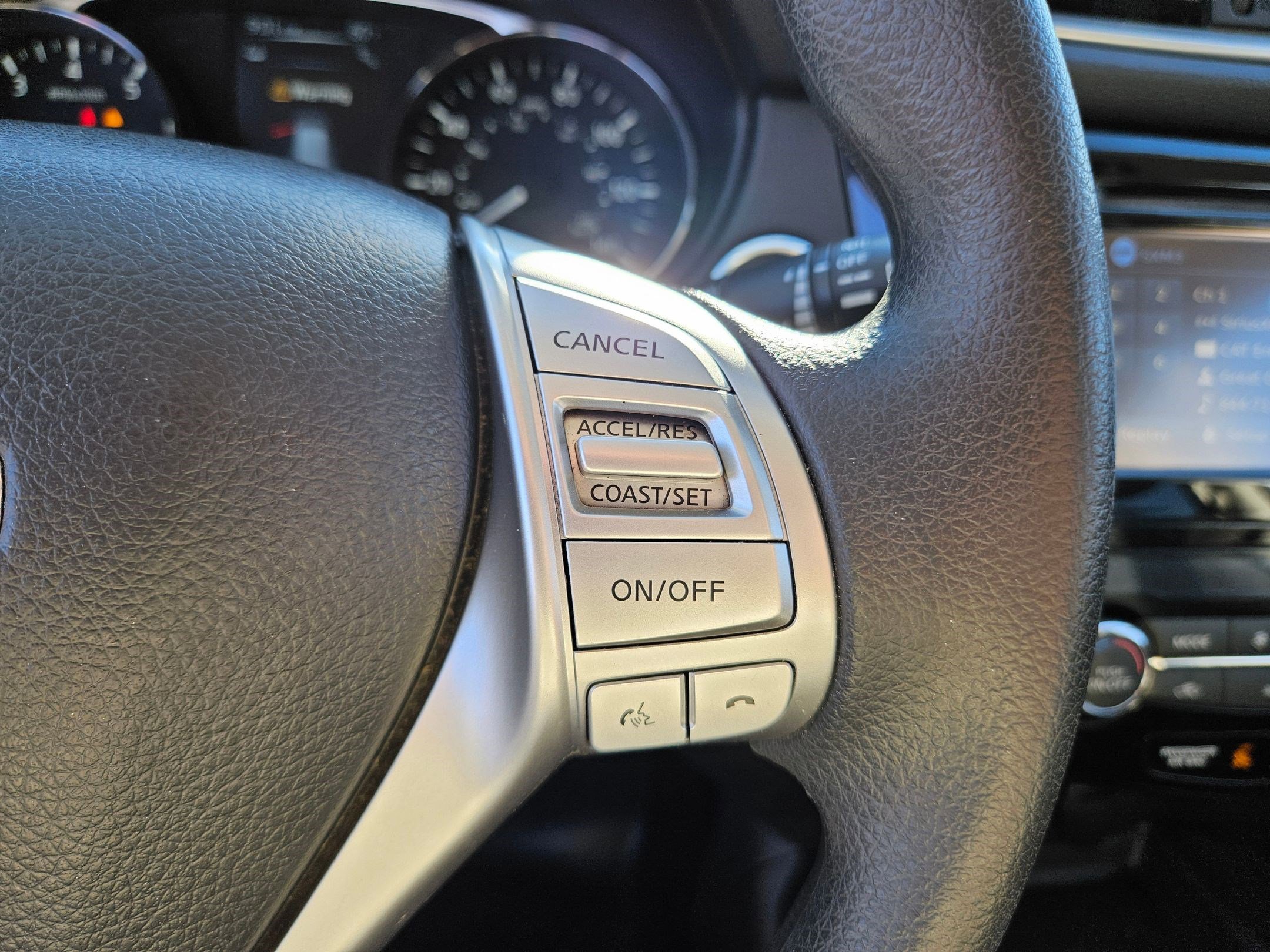 2015 Nissan Rogue SV photo 16