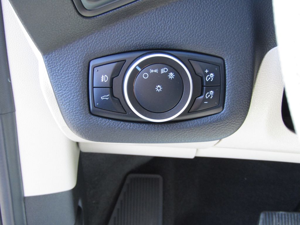 2017 Ford Escape SE photo 12