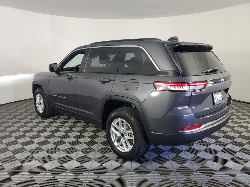 2025 Jeep Grand Cherokee Laredo photo 4