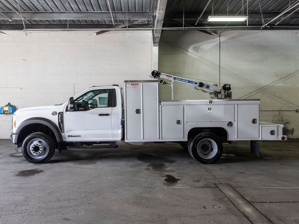 2024 Ford F-550 photo 2