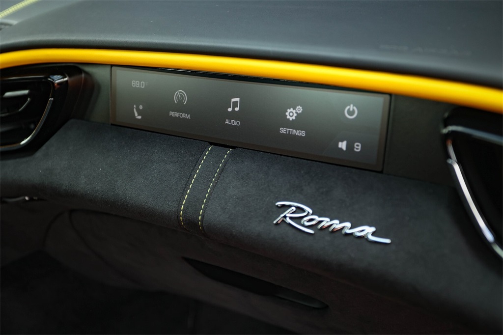 2023 Ferrari Roma Base photo 37