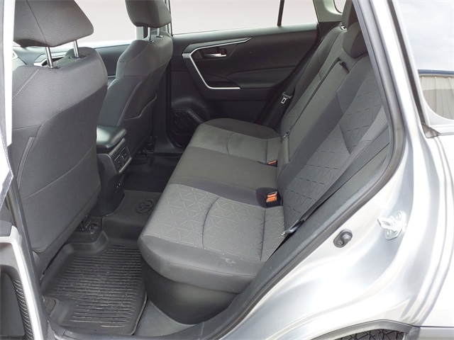 2021 Toyota RAV4 Hybrid XLE photo 13