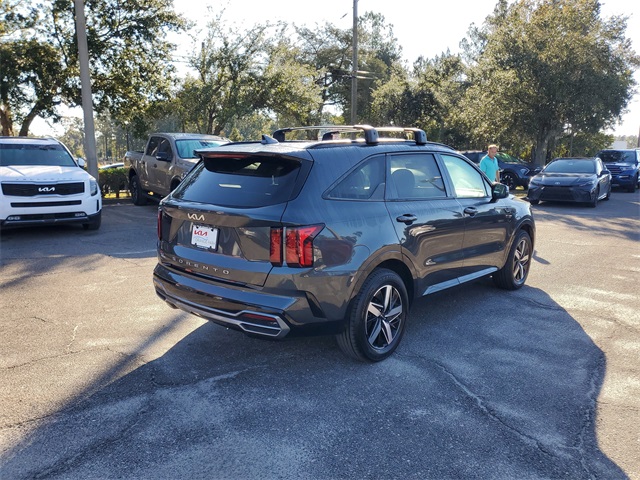 2022 Kia Sorento S photo 2