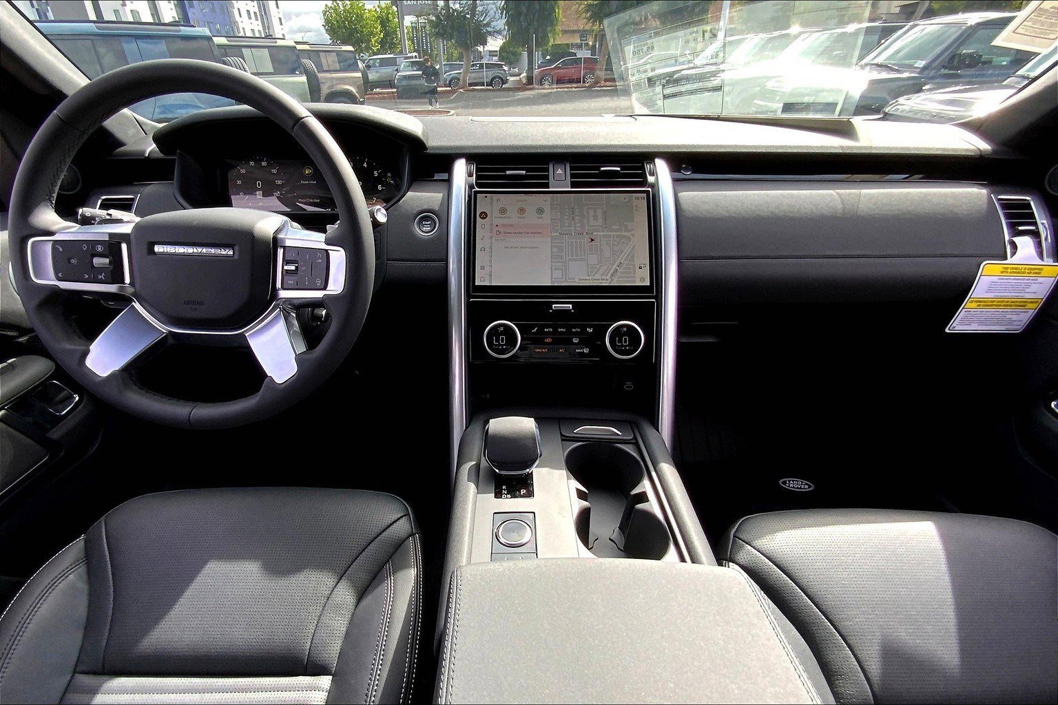 2025 Land Rover Discovery S photo 5
