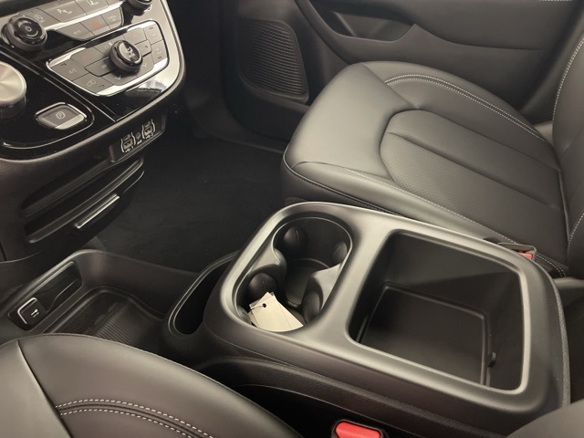 2025 Chrysler Voyager LX photo 15