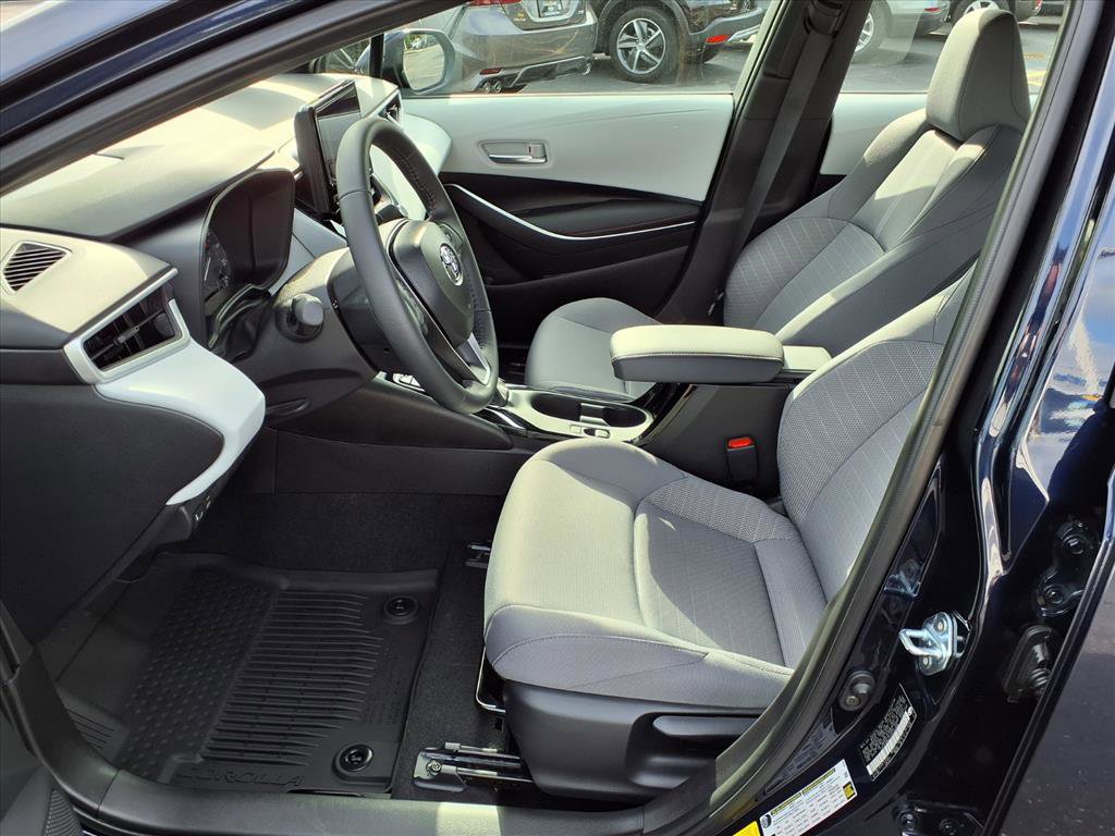 2025 Toyota Corolla SE photo 2