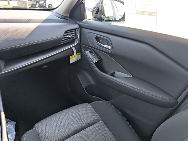 2026 Nissan Rogue SV photo 11