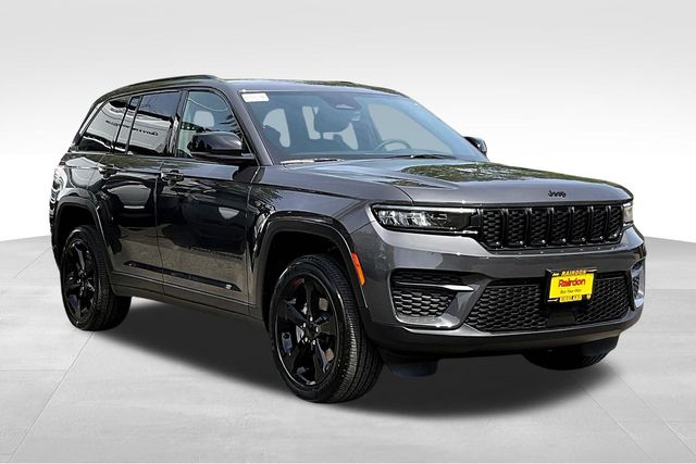 2025 Jeep Grand Cherokee Altitude's photo