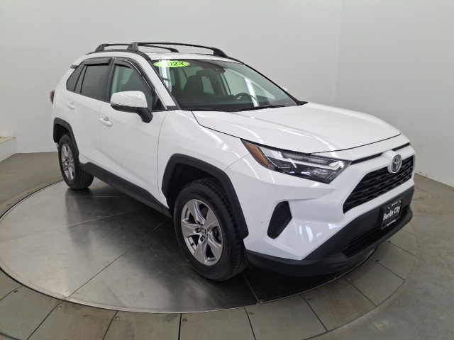 2023 Toyota RAV4 XLE photo 9