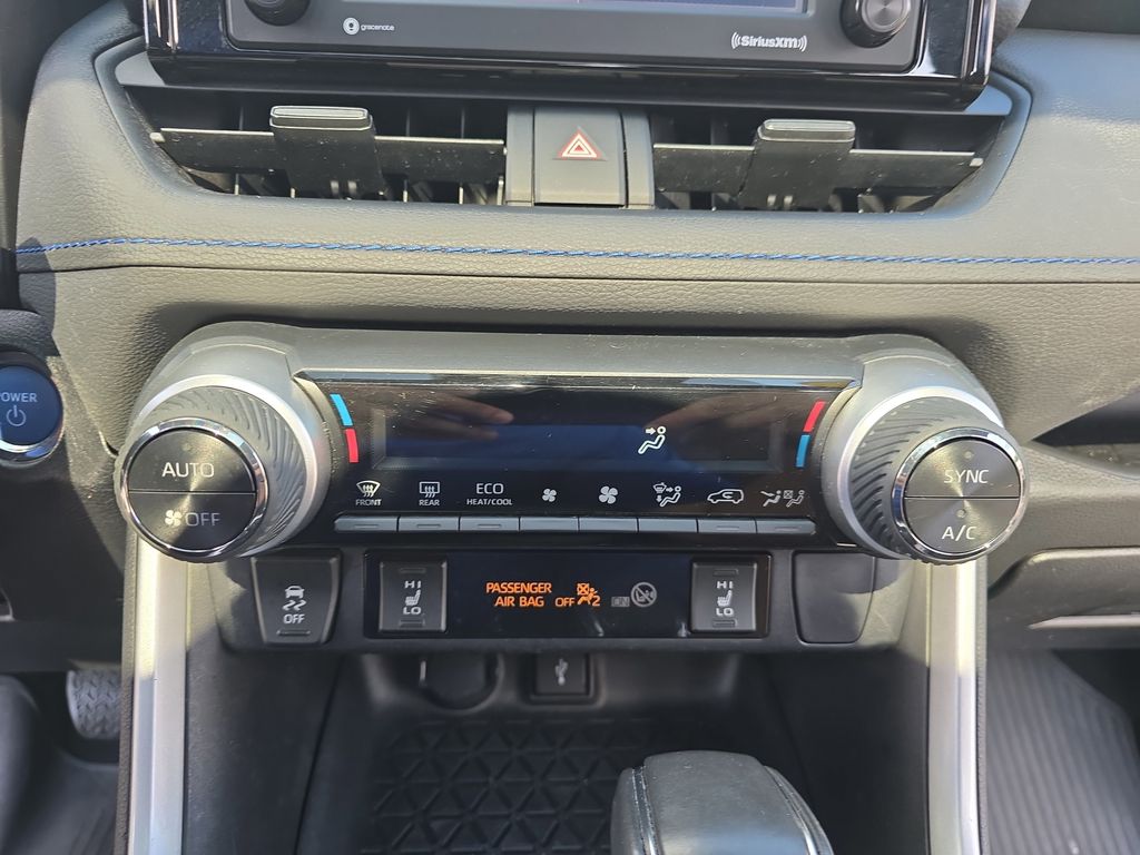 2022 Toyota RAV4 Hybrid SE photo 21