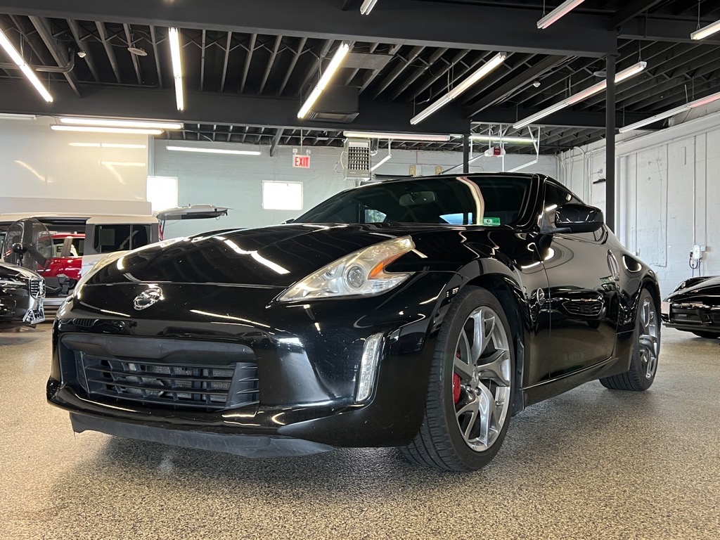 2014 Nissan 370Z Touring photo 3