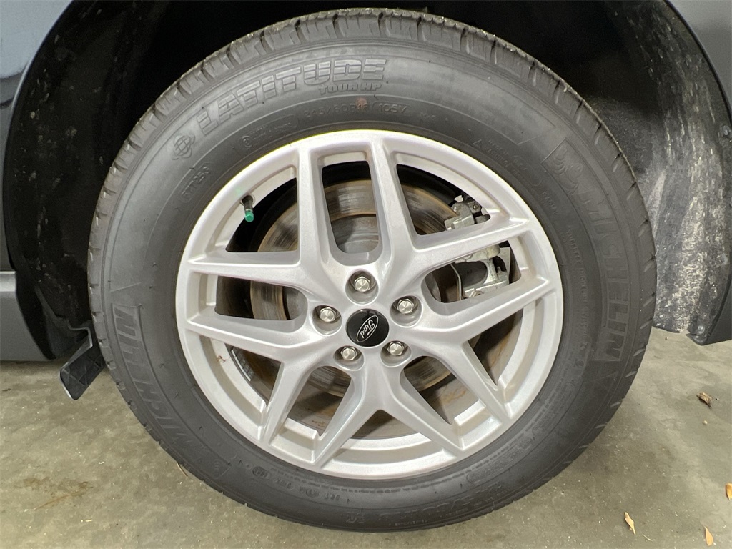 2024 Ford Edge SEL photo 18