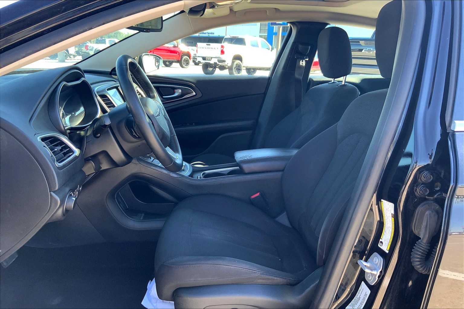 2016 Chrysler 200 Limited photo 7