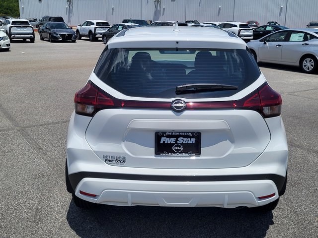 2025 Nissan Kicks Play S photo 2