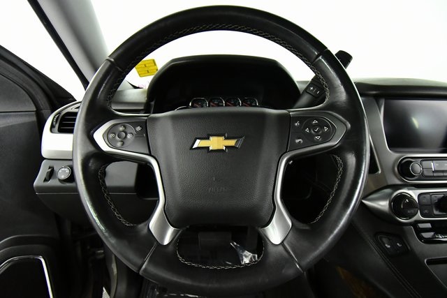 2018 Chevrolet Suburban LT photo 2