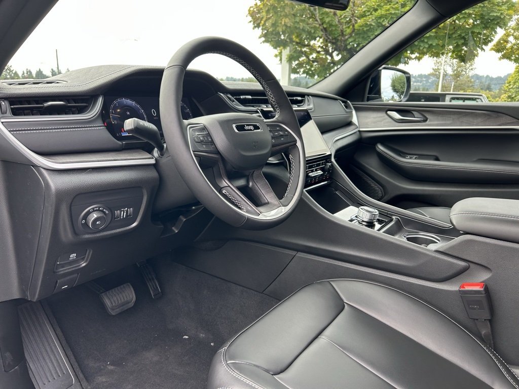 2025 Jeep Grand Cherokee Limited photo 12