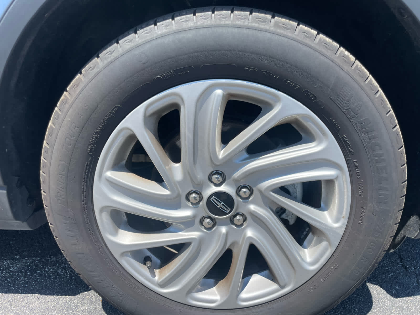 2022 Lincoln Corsair Standard photo 18