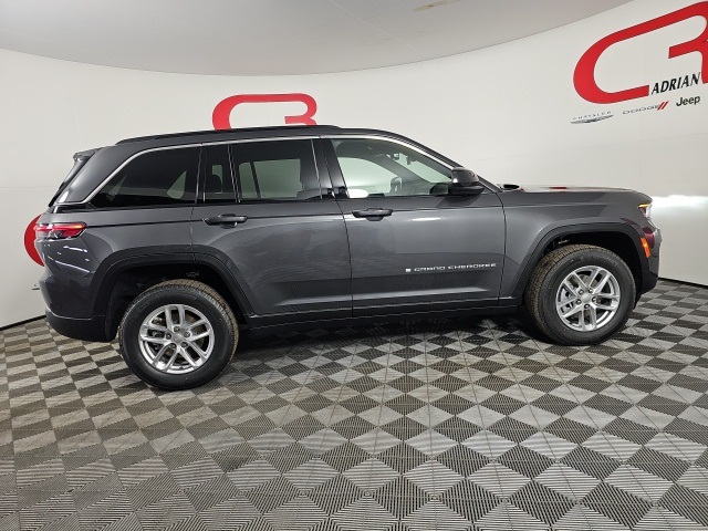 2025 Jeep Grand Cherokee Laredo X photo 4