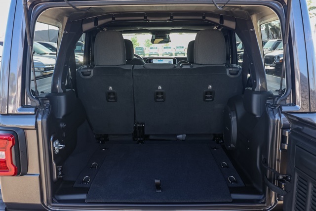 2025 Jeep Wrangler Rubicon photo 14
