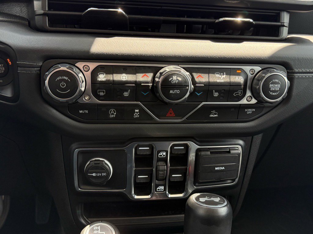 2024 Jeep Wrangler Sahara photo 22