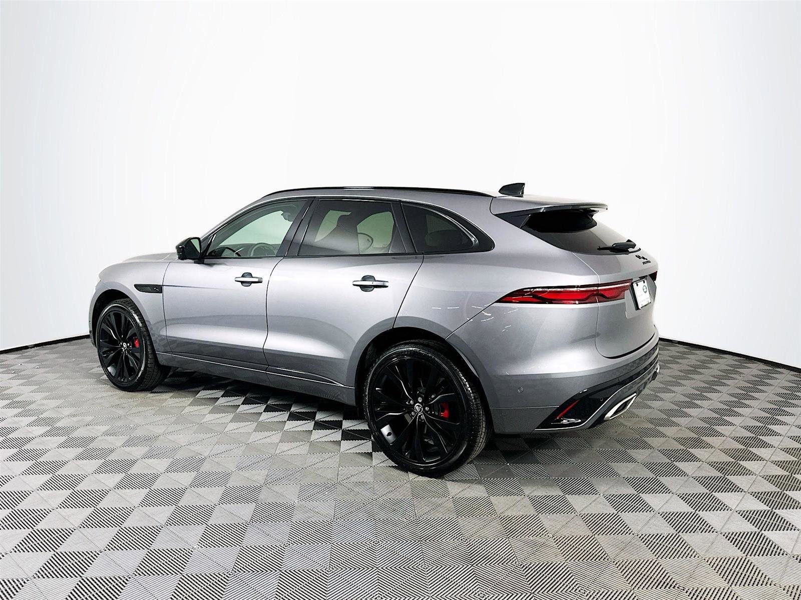 2025 Jaguar F-PACE P400 R-Dynamic S photo 7