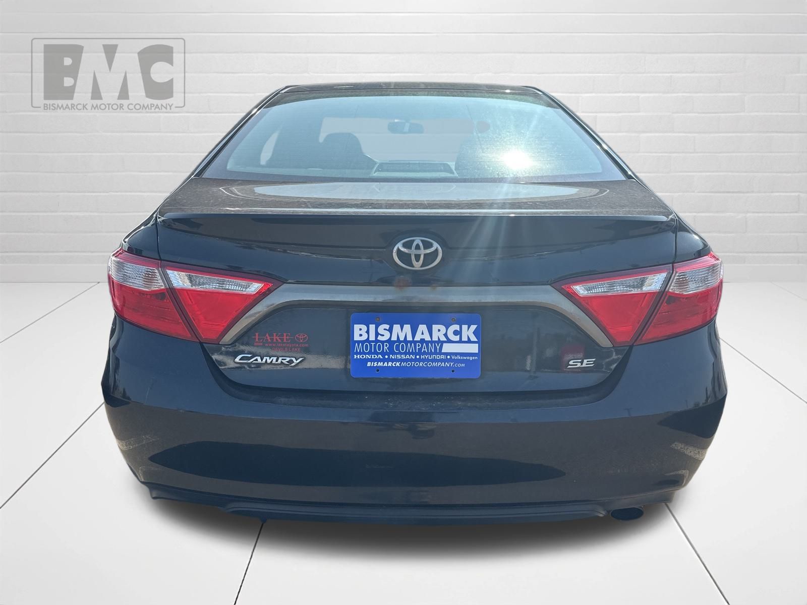 2016 Toyota Camry XLE photo 7