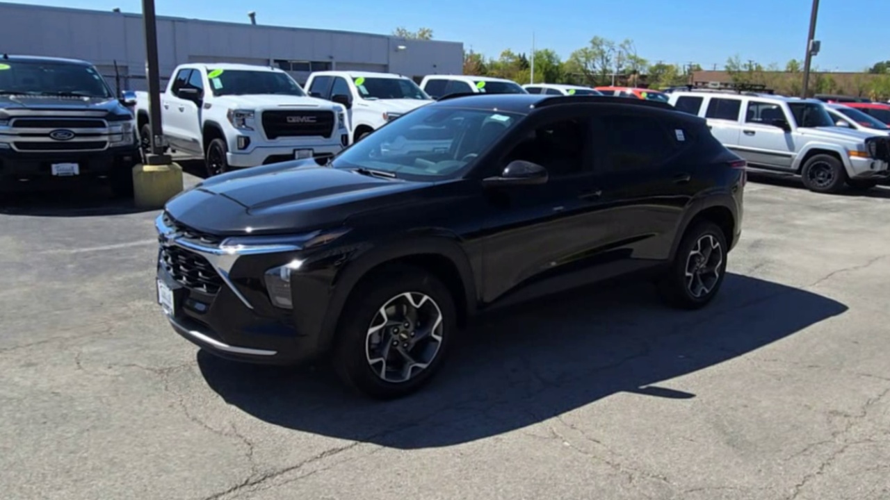 2025 Chevrolet Trax LT photo 23