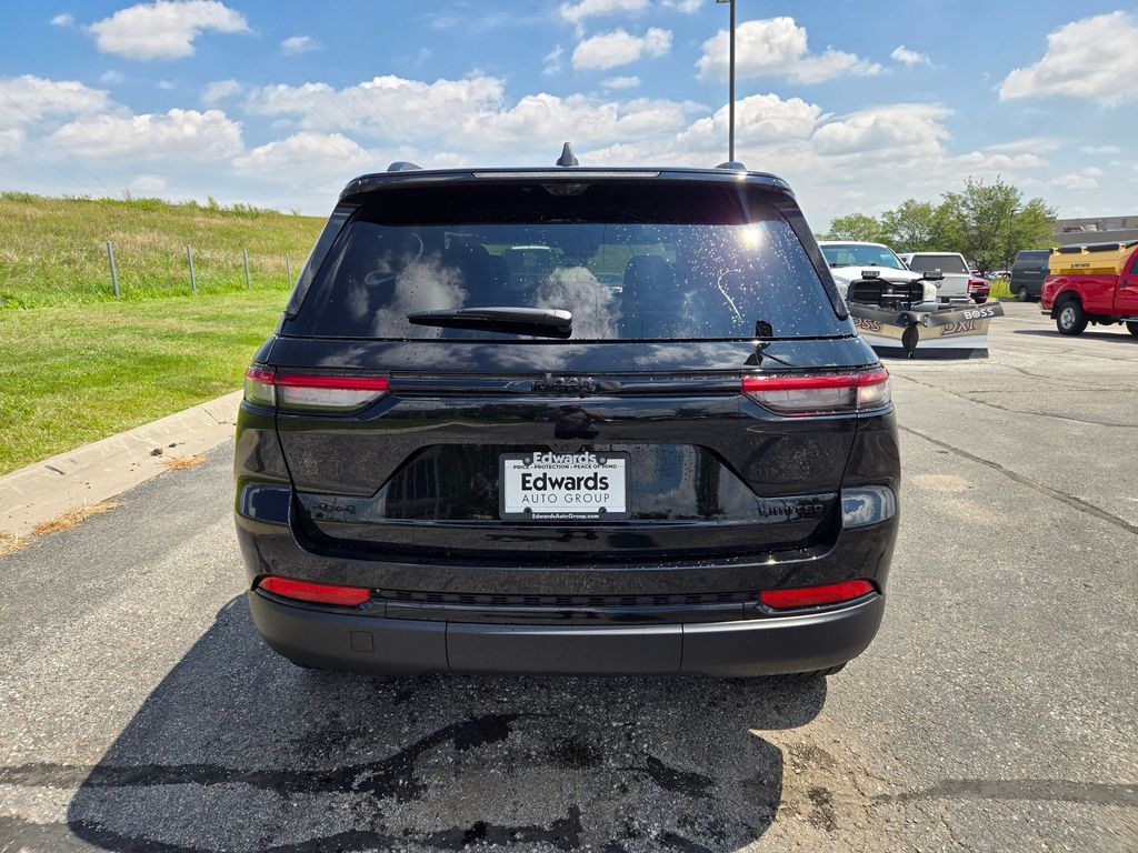 2025 Jeep Grand Cherokee Limited photo 3