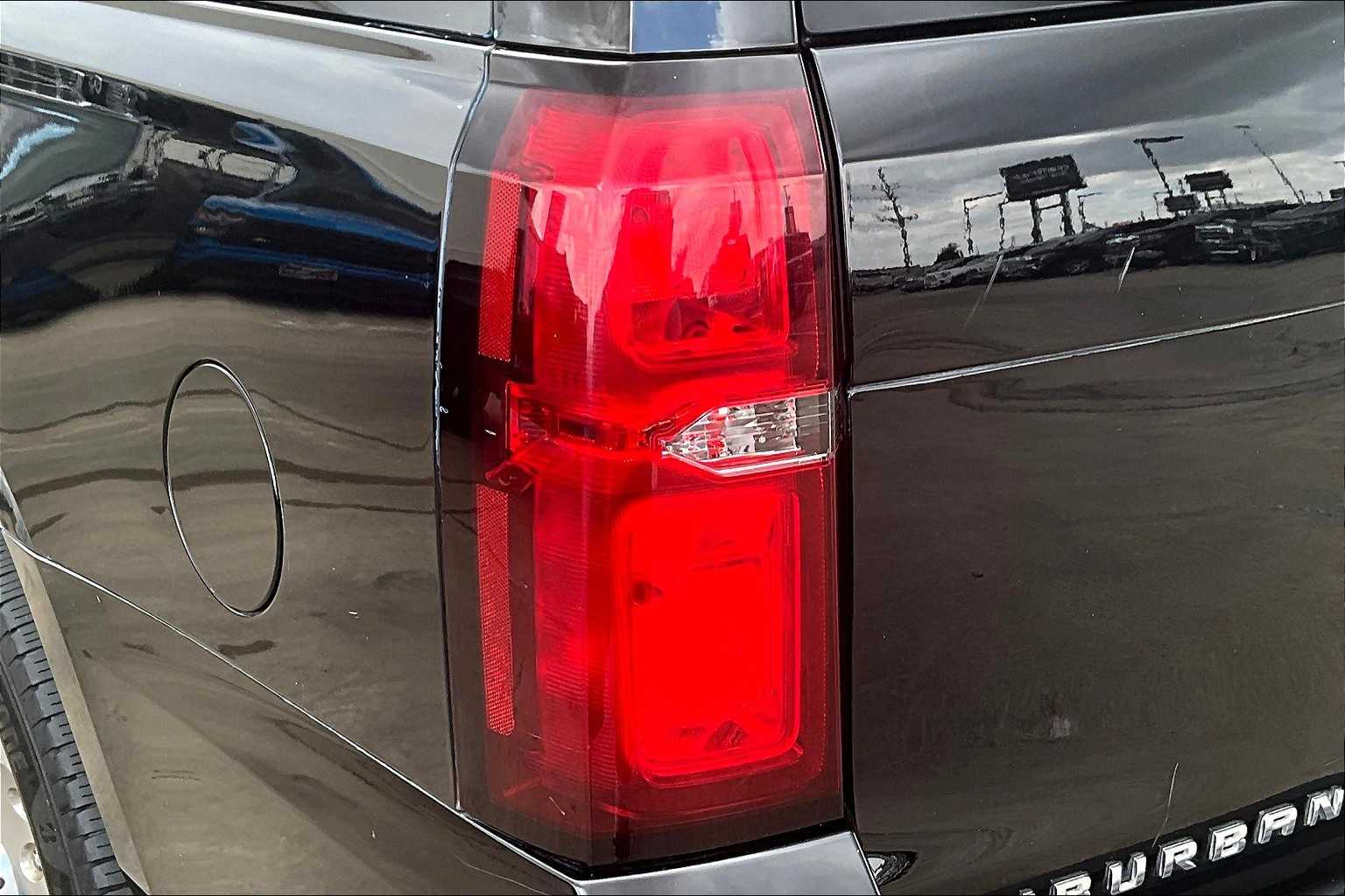 2019 Chevrolet Suburban LT photo 28