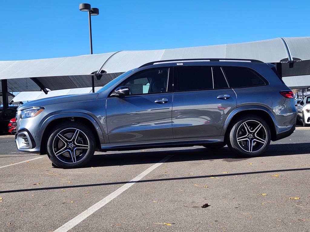 2026 Mercedes Benz GLS 450 4MATIC photo 4