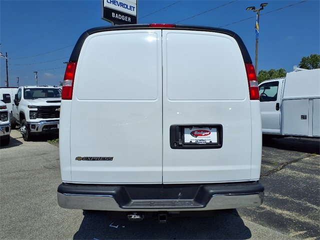 2025 Chevrolet Express Cargo 3500 photo 4