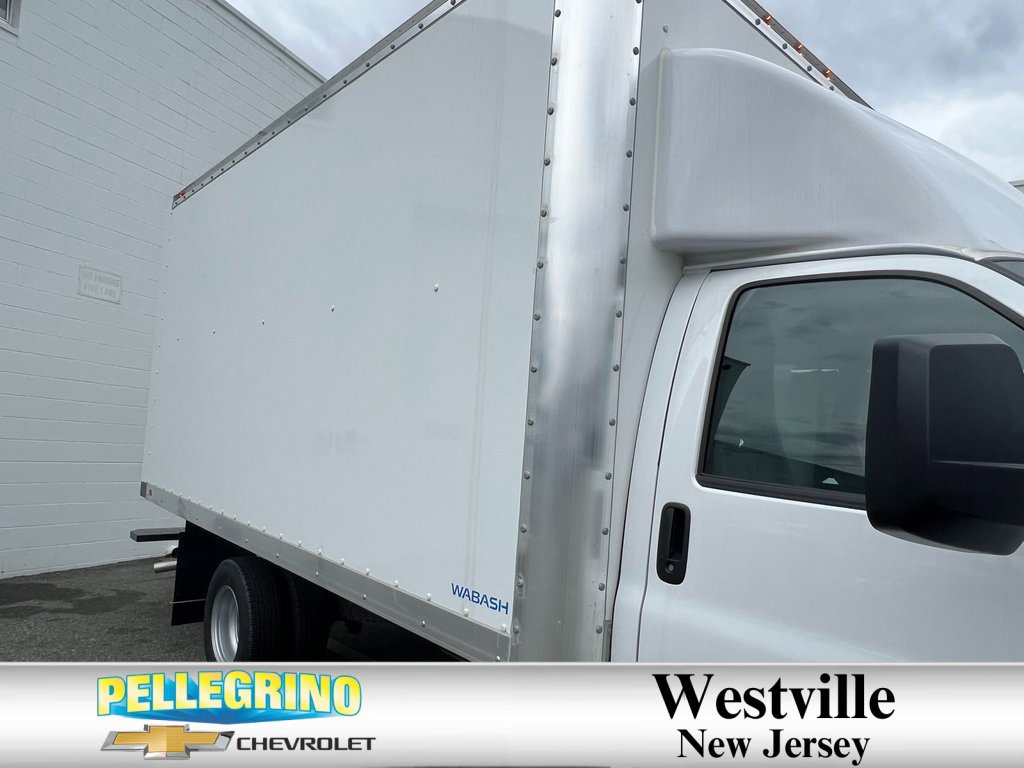 2023 Chevrolet Express Cutaway 3500 photo 4